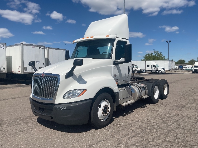 2019 International LT in Warren, MI — photo 3