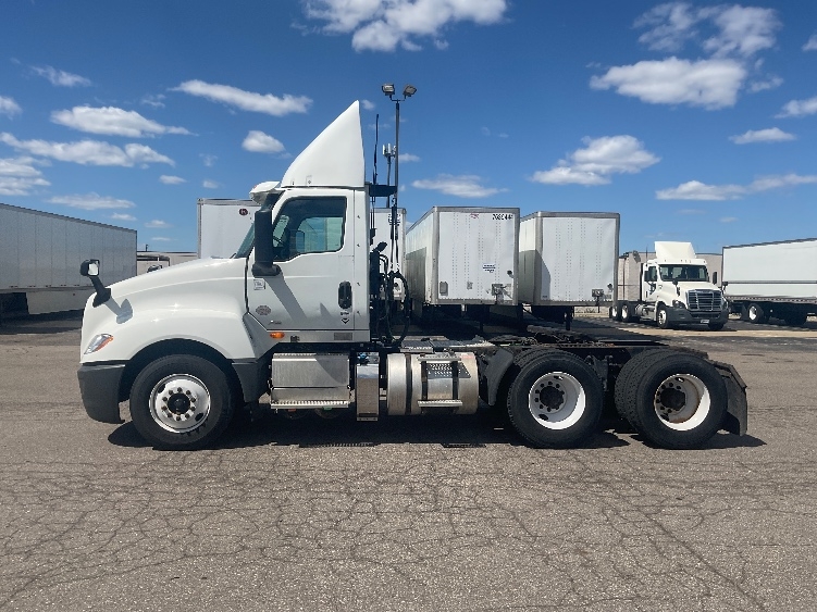 2019 International LT in Warren, MI — photo 4