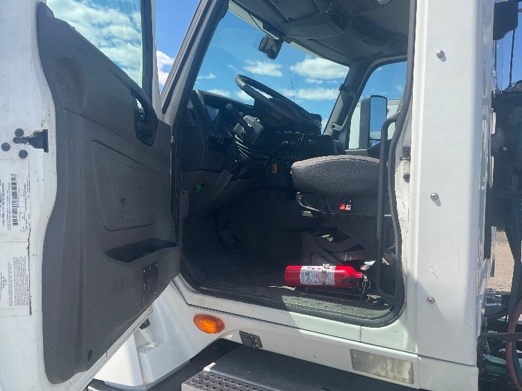 2019 International LT in Warren, MI — photo 9