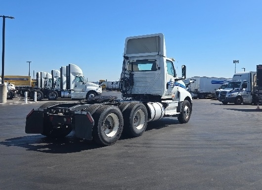 2019 International LT in Stockton, CA — photo 7