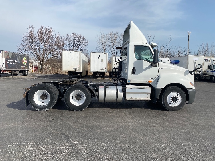 2019 International LT in La Porte, IN — photo 8