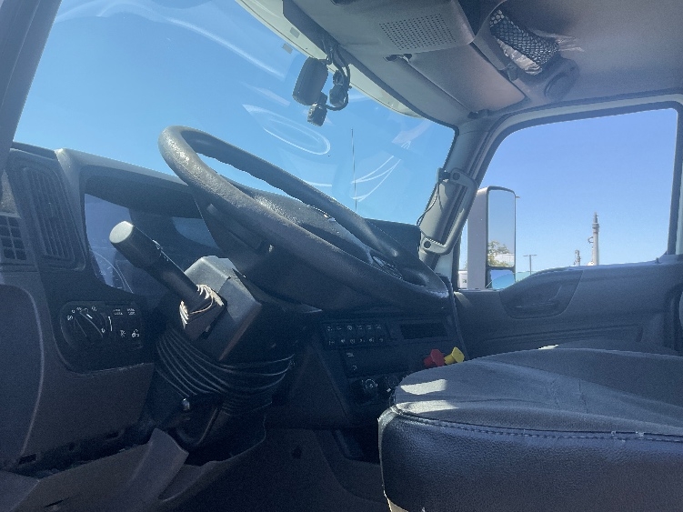 2019 International LT in Stockton, CA — photo 10