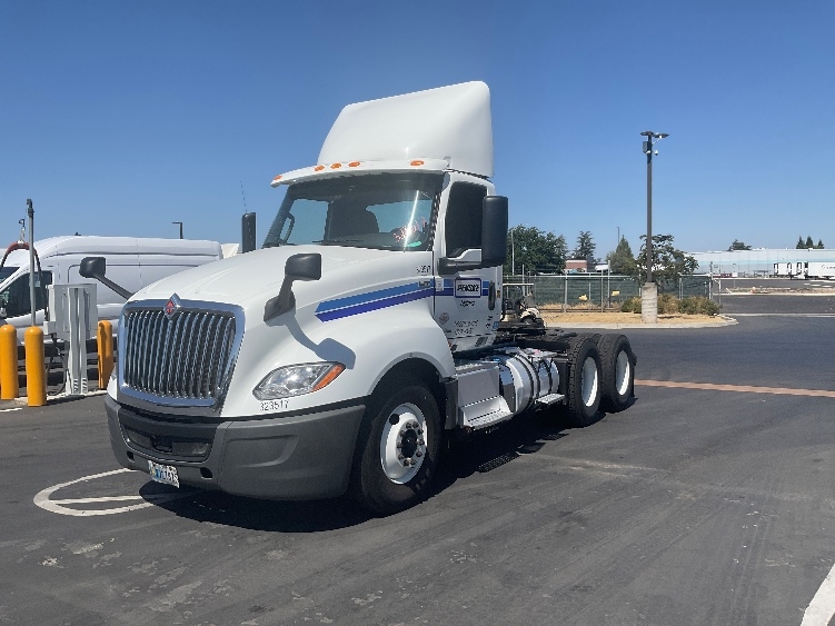 2019 International LT in Stockton, CA — photo 3
