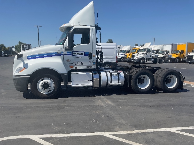 2019 International LT in Stockton, CA — photo 4