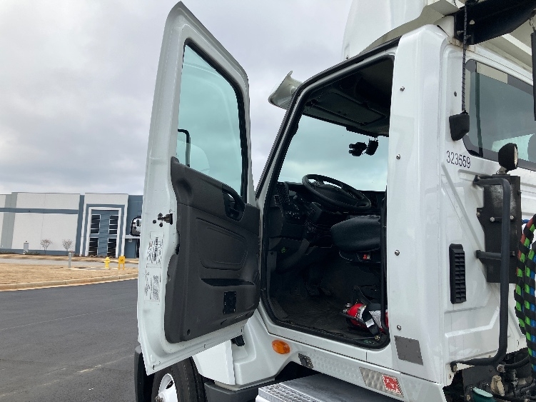 2019 International LT in Madison, AL — photo 9