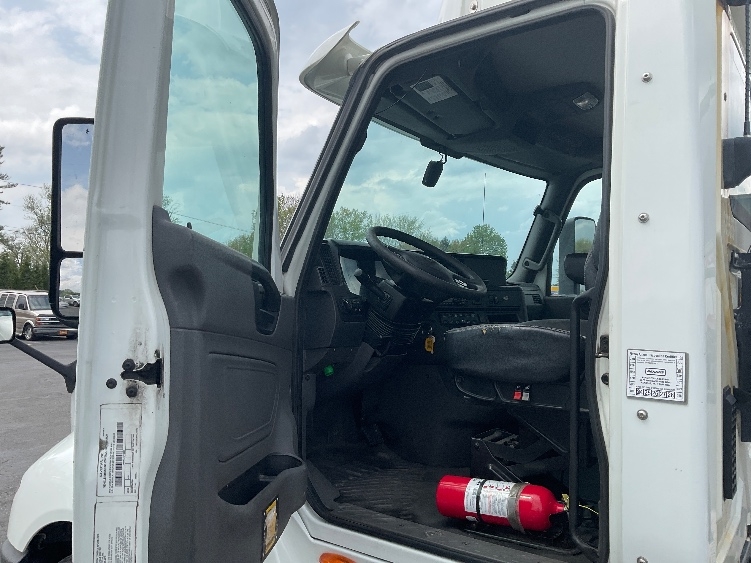 2019 International LT in Akron, OH — photo 9