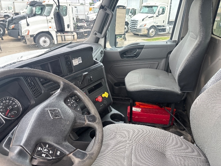 2019 International LT in Arlington, TX — photo 10