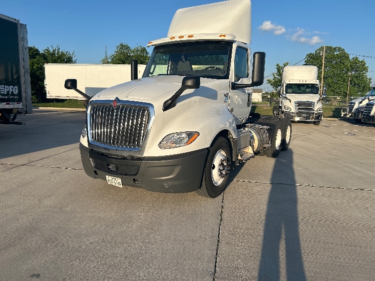 2019 International LT in Arlington, TX — photo 3