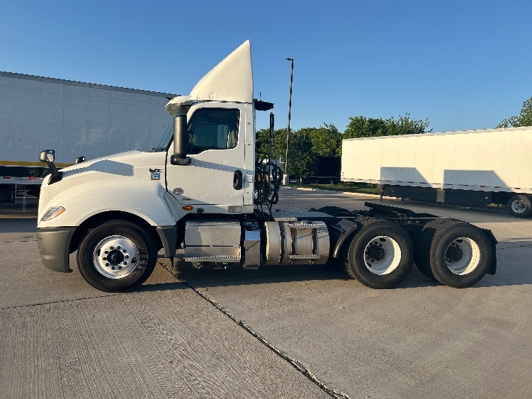 2019 International LT in Arlington, TX — photo 4
