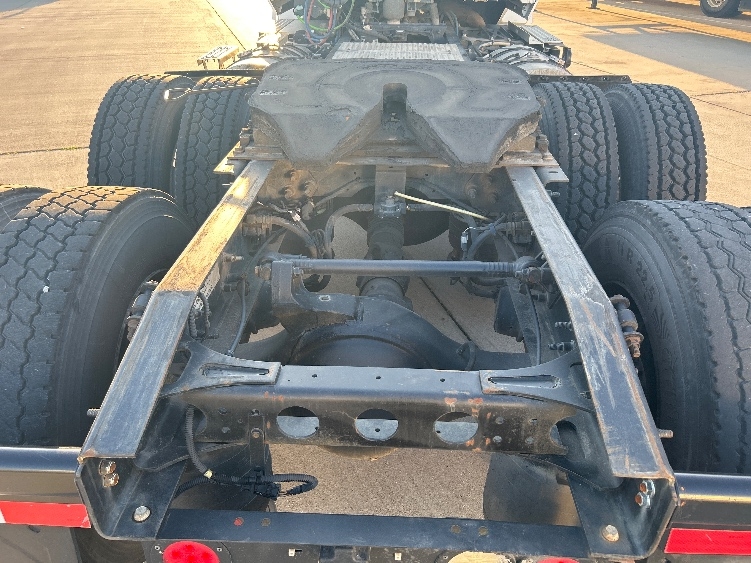 2019 International LT in Arlington, TX — photo 6