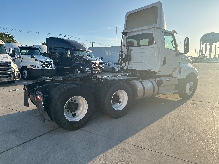 2019 International LT in Arlington, TX — photo 7