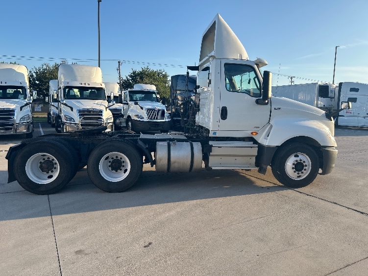 2019 International LT in Arlington, TX — photo 8