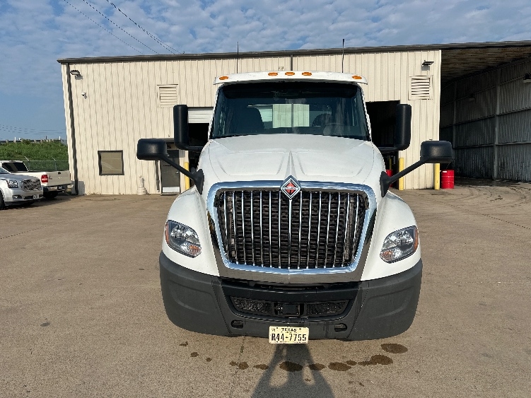 2019 International LT in Waxahachie, TX — photo 2