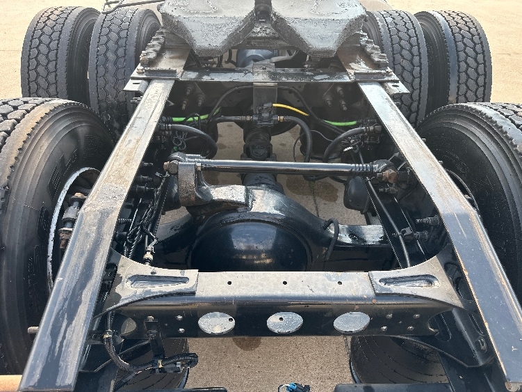 2019 International LT in Waxahachie, TX — photo 6
