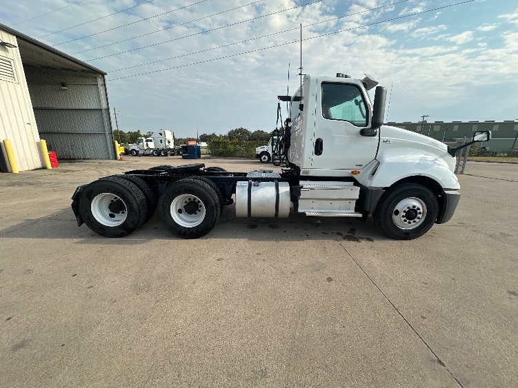 2019 International LT in Waxahachie, TX — photo 8