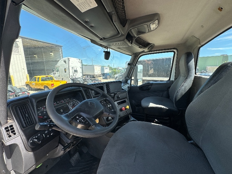2019 International LT in Waxahachie, TX — photo 10