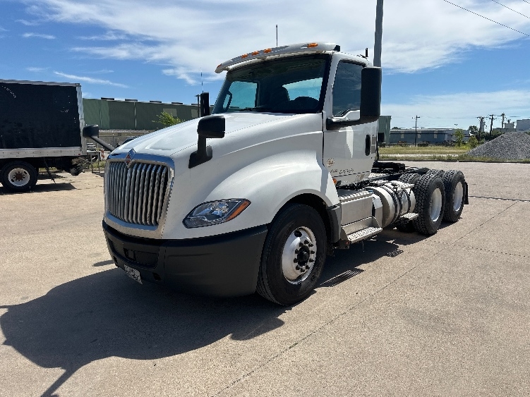 2019 International LT in Waxahachie, TX — photo 3