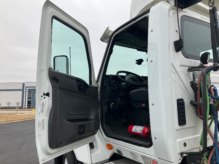 2019 International LT in Madison, AL — photo 9