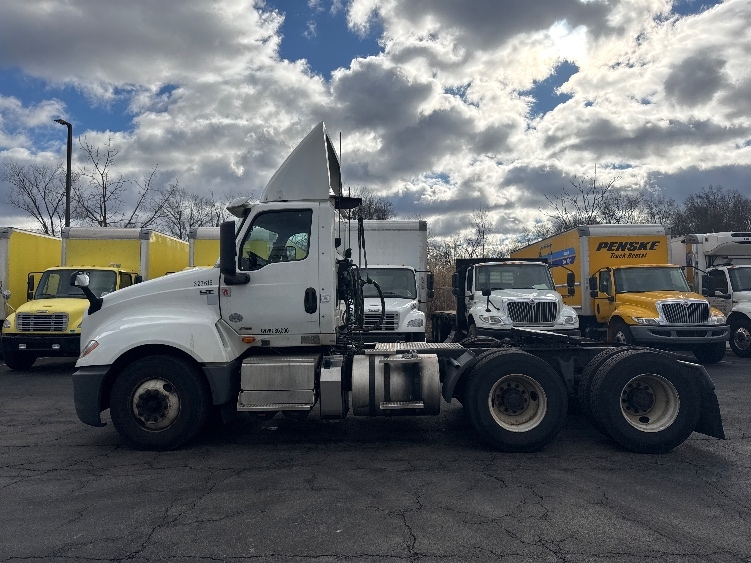 2019 International LT in Parsippany, NJ — photo 4