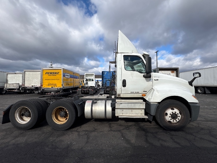 2019 International LT in Parsippany, NJ — photo 8