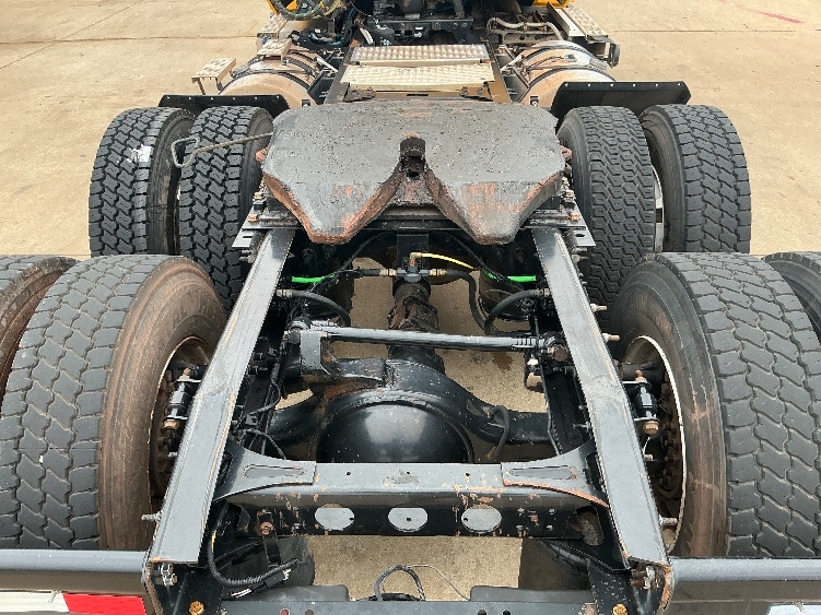 2019 International LT in Fort Worth, TX — photo 6