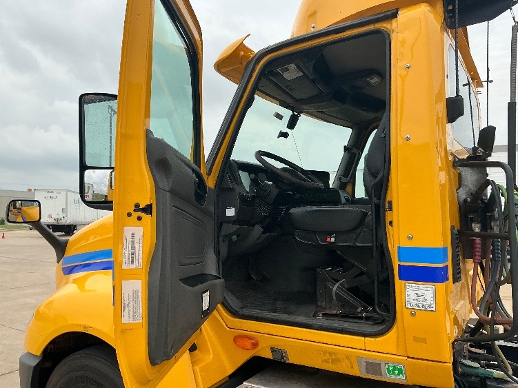 2019 International LT in Fort Worth, TX — photo 9
