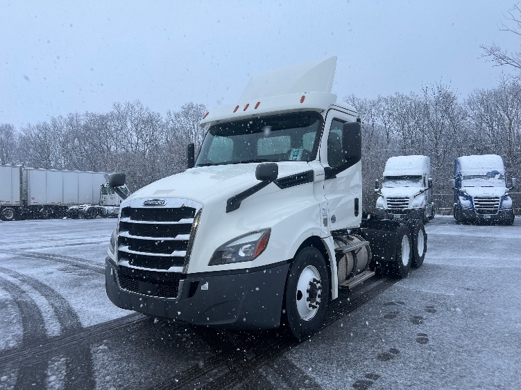 2019 Freightliner Cascadia in Wabash, IN — photo 3