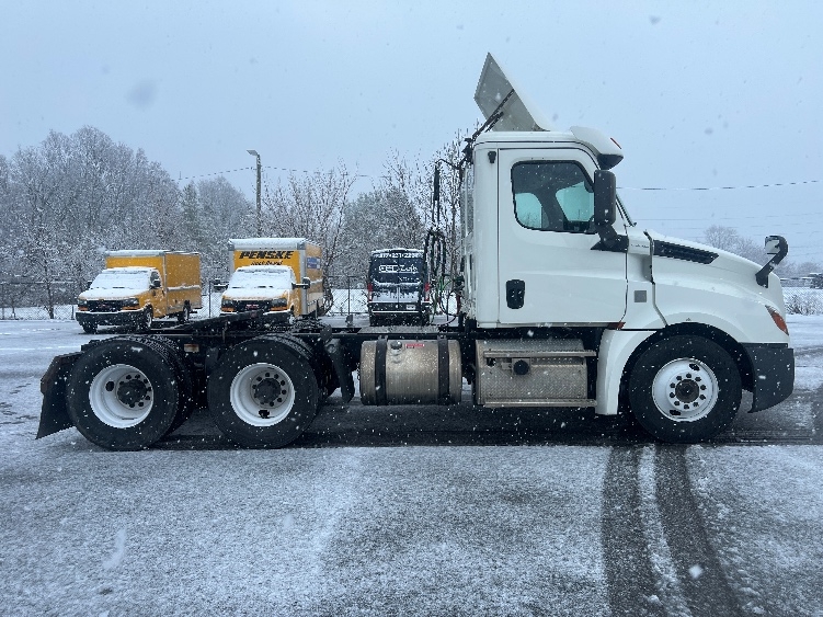 2019 Freightliner Cascadia in Wabash, IN — photo 8