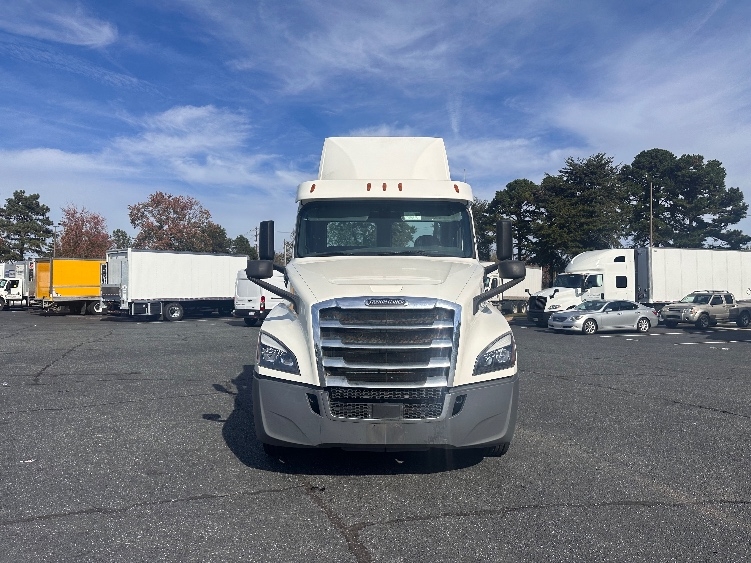 2019 Freightliner Cascadia in Charlotte, NC — photo 2