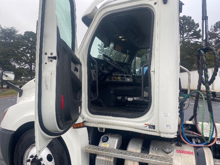 2019 Freightliner Cascadia in Charlotte, NC — photo 9
