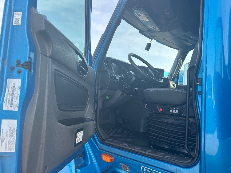 2021 International LT in El Paso, TX — photo 9