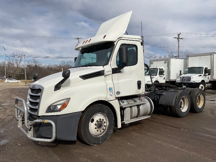 2019 Freightliner Cascadia in Chicago (Melrose Park), IL — photo 3