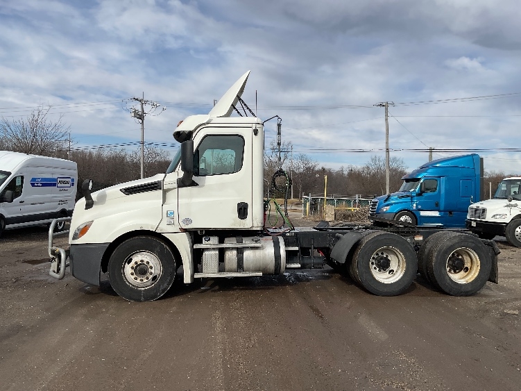 2019 Freightliner Cascadia in Chicago (Melrose Park), IL — photo 4