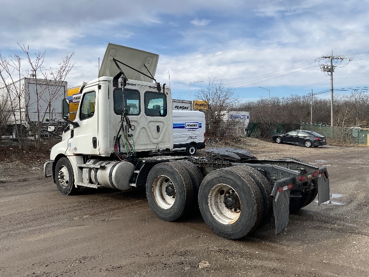2019 Freightliner Cascadia in Chicago (Melrose Park), IL — photo 5