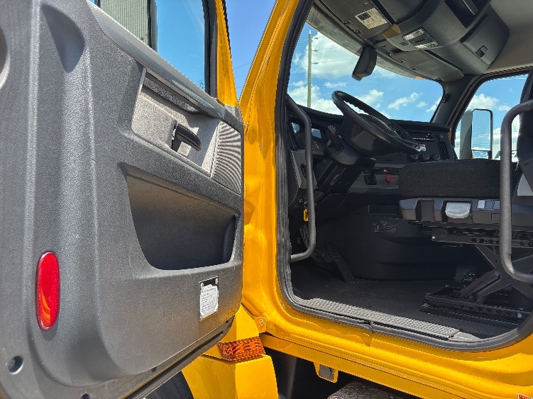 2019 Freightliner Cascadia in Ocala, FL — photo 9