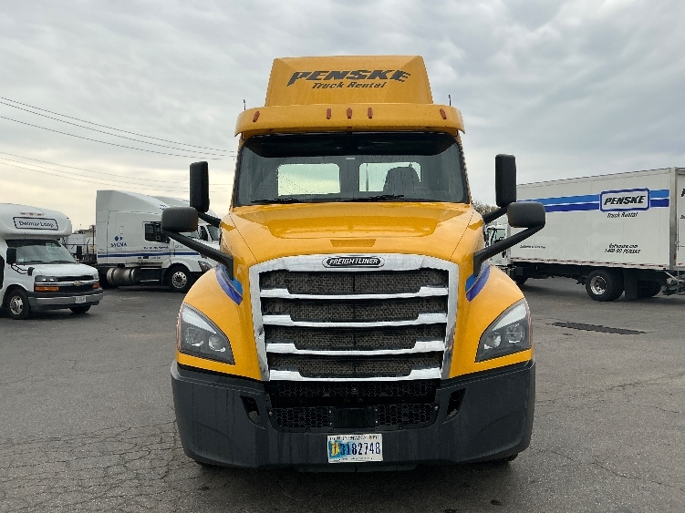2019 Freightliner Cascadia in Earth City, MO — photo 2