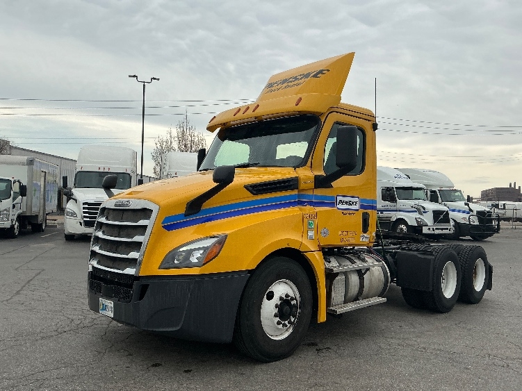 2019 Freightliner Cascadia in Earth City, MO — photo 3