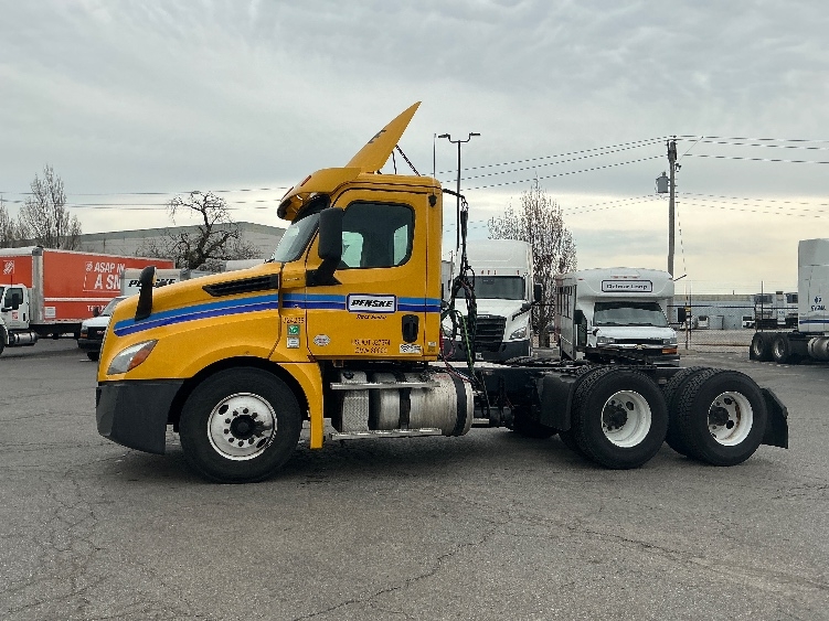 2019 Freightliner Cascadia in Earth City, MO — photo 4