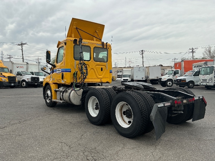 2019 Freightliner Cascadia in Earth City, MO — photo 5
