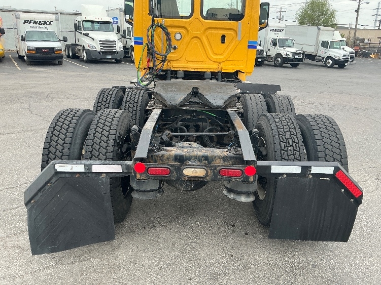 2019 Freightliner Cascadia in Earth City, MO — photo 6