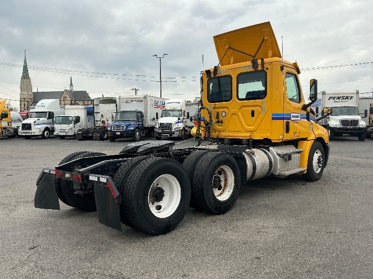 2019 Freightliner Cascadia in Earth City, MO — photo 7