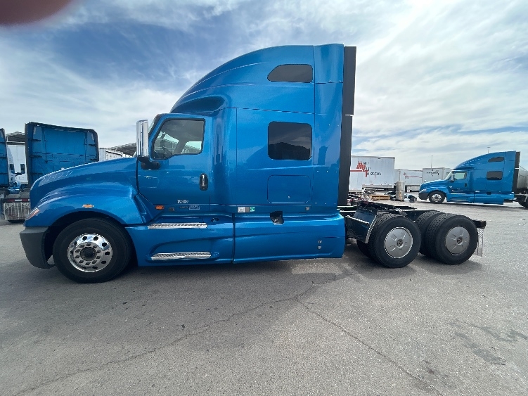 2021 International LT in El Paso, TX — photo 4
