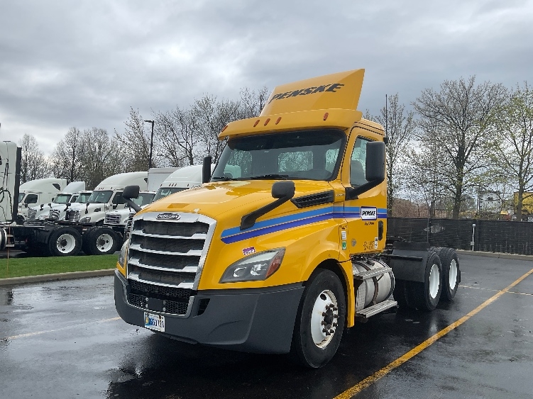 2019 Freightliner Cascadia in Akron, OH — photo 3