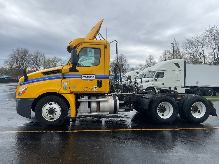 2019 Freightliner Cascadia in Akron, OH — photo 4