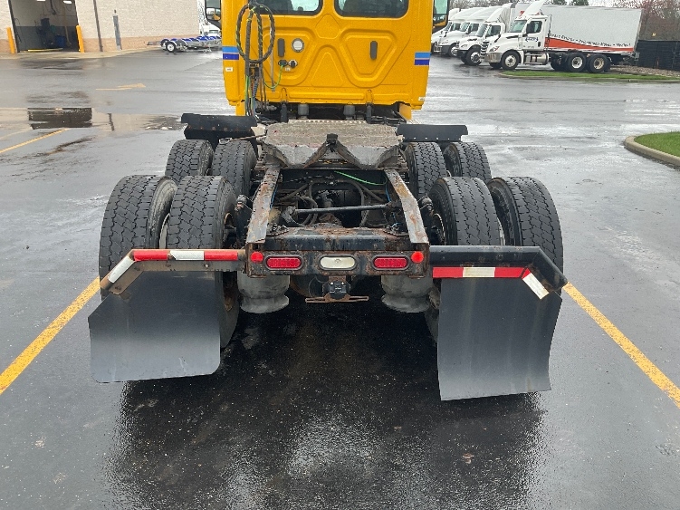2019 Freightliner Cascadia in Akron, OH — photo 6