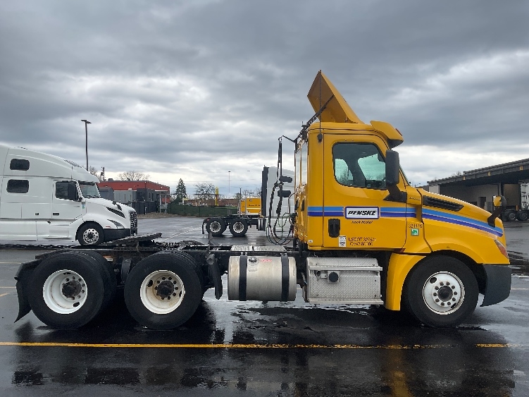 2019 Freightliner Cascadia in Akron, OH — photo 8
