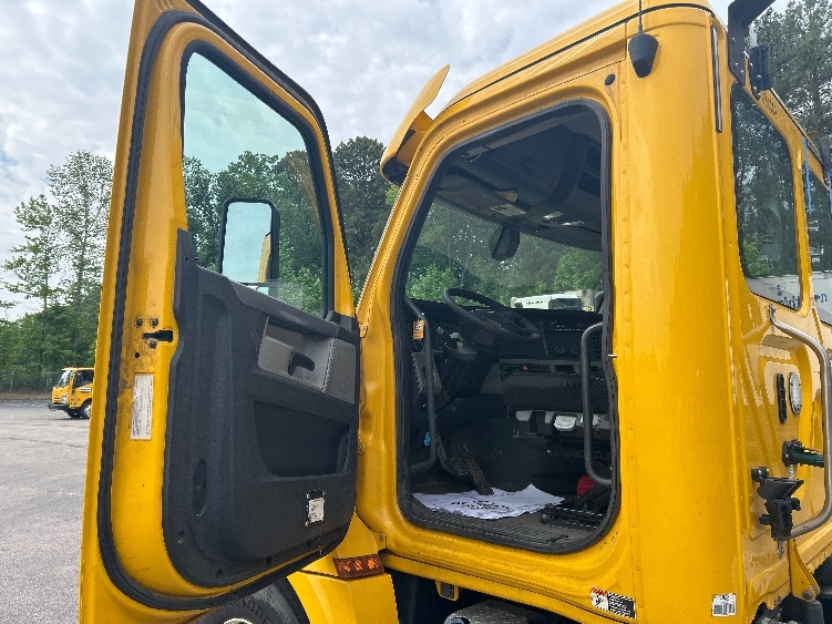 2019 Freightliner Cascadia in Concord, NC — photo 9