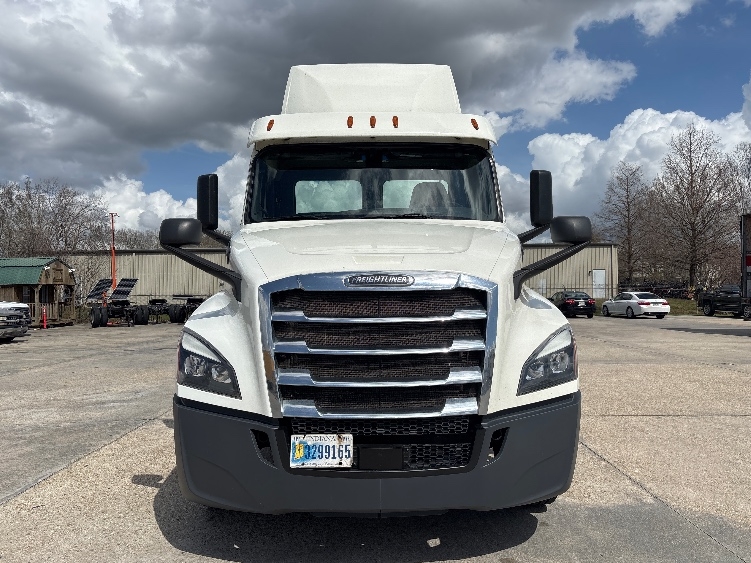 2019 Freightliner Cascadia in Hammond, LA — photo 2