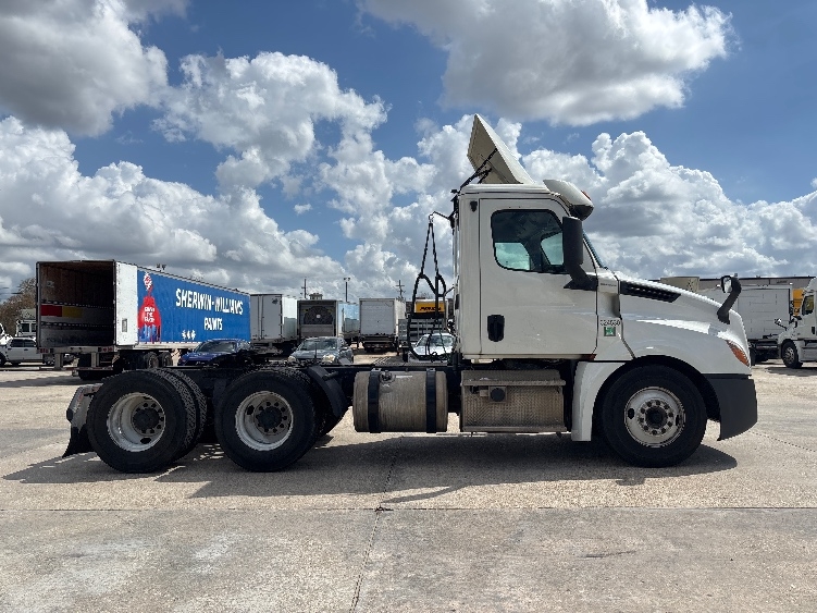2019 Freightliner Cascadia in Hammond, LA — photo 8