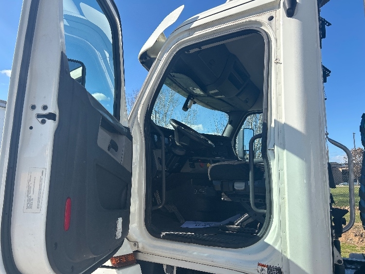 2019 Freightliner Cascadia in Hammond, LA — photo 9